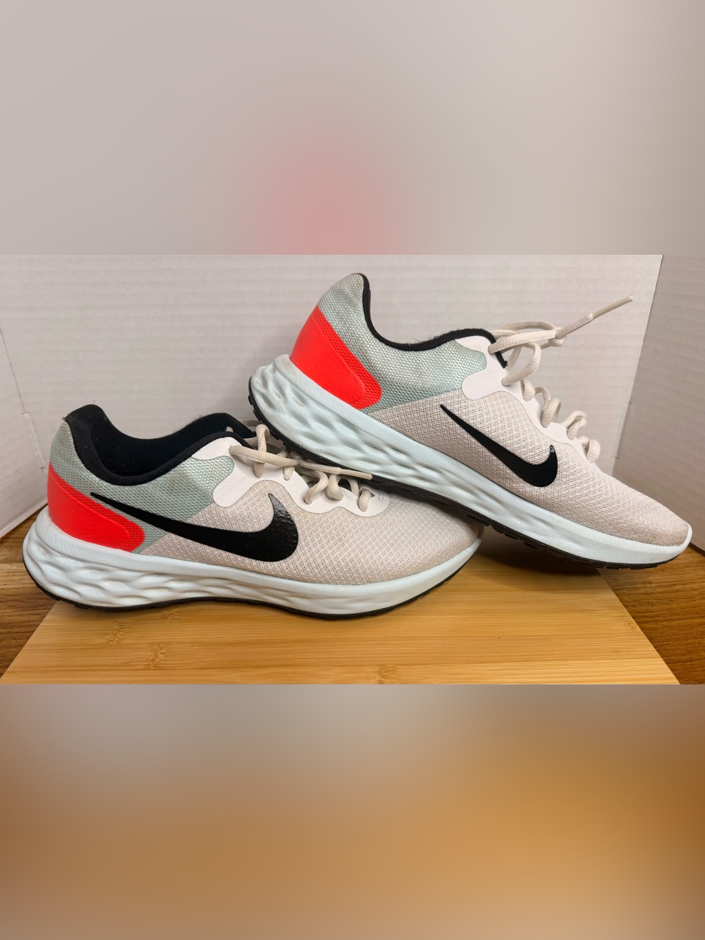 Nike Revolution 6 Running Shoes  Womens 95  Really Good Used Condition
